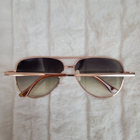 QUAY // ltd ed desi collab oversized rose gold frame green fade lens aviators - Picture 4 of 16